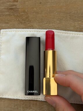 CHANEL Rouge Allure Velvet 66 L’indomabile